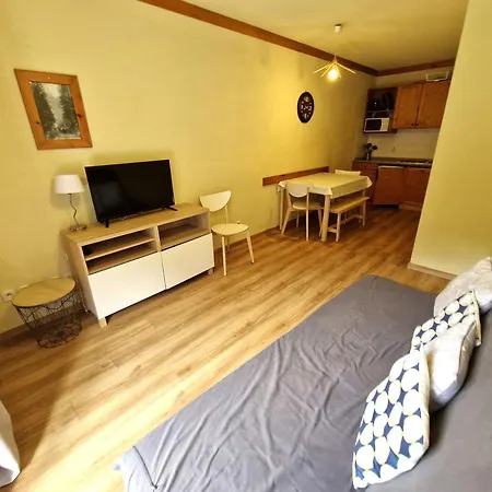 2 Pièces 5 Pers, Accès Pistes, Proche Télécabine Et Commerces - Fr-1-265-306 Apartamento